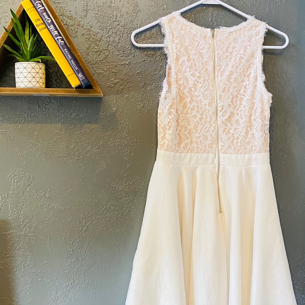 White dress - Picture 3 of 3
